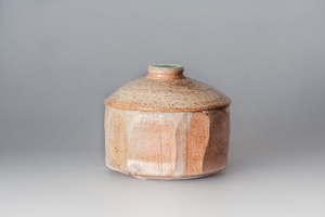 Mały pojemnik ceramiczny z przykrywką. Jurek Szczepkowski