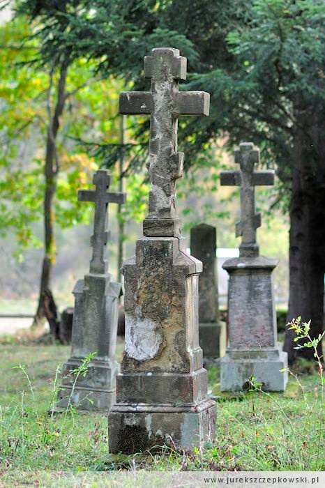 Cmentarz w Czarnem jesienią