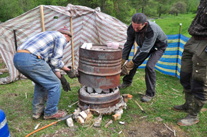 Wypał RAKU, Czarne - Beskid Niski, maj 2014.